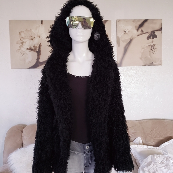 H&M Fur Fuzzy jacket - Picture 2 of 8